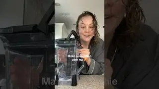Super simple smoothie ingredients pinned in the comments! 🍍🍌🍎
