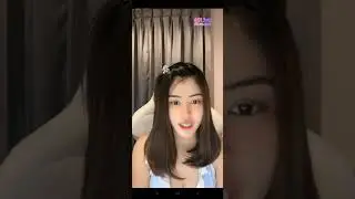 LIVE Pamer belahan dada.MONTOK