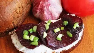 Беру обыкновенную свёклу, запекаю и очень вкусная закуска готова +рецепт творожного сыра