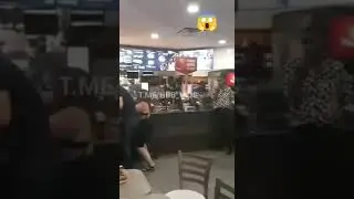 Пятница,вечером в баре.