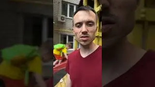 Сегодня забираем нашего малыша из садика в такую невыносимую жару — термометр показывает 34 градуса!