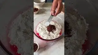 *EGGLESS & NO MOULD* RED VELVET CAKE IN A SAUCEPAN #shorts
