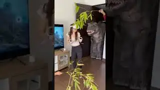 This VR game becomes a prank! 