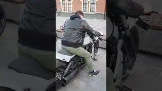 настоящий гонщик на Harley-Davidson V-Rod