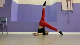 Ekaterina Falcon Танцевальный кувырок через плечо / кувырок назад через продольный шпагат