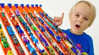 Chris and Niki play with Hot Wheels Racer Verse toy cars