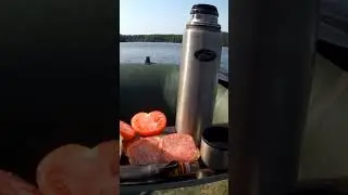 Столик на рыбалке