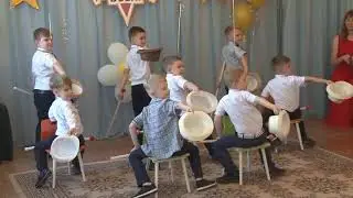 Танец джентльменов с тростями, шляпами