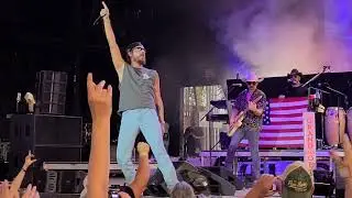 Chris Janson at Bret Michaels Parti-Gras 2.0 Tour Pittsburgh PA Buy A Boat Drunk Girl Done 7/13/2024