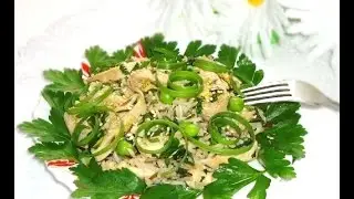 Куриный салат с рисом и зелёным горошком рецепт