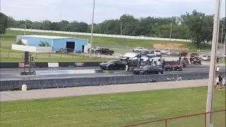 Stock Nissan GTR vs Mustang 5.0 GT drag racing