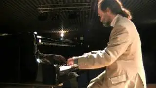 Melodía de arrabal (Carlos Gardel).  Piano: Juan María Solare