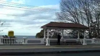 Вдоль берега моря зимой на 