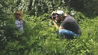 Sedință Foto de Portret în Pădure cu Lumină Naturală