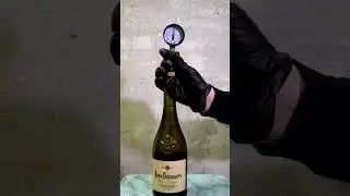 Какое давление в бутылке Шампанского #Shorts