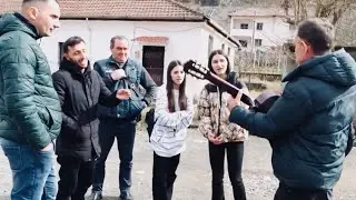 Zgjohu Adem kënga Live në Mirditë nga zërat e mahnitshëm rinor.