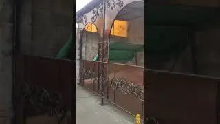 крутая беседка из металла и поликарбоната