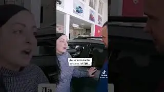 модель в автосалоне😀
