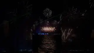 2023 Новый год салют и фейерверки в честь праздника ,