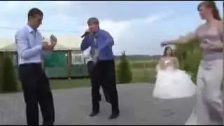Неожиданный танец на свадьбе!