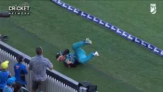 McCullum almost produces impossible catch | KFC BBL|08