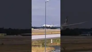 Etihad Boeing 787-9 Landing 