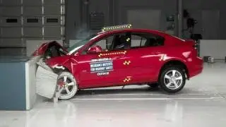 2004 Mazda 3 moderate overlap IIHS crash test