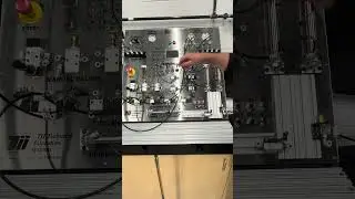 Electro-pneumatic circuit using a parallel circuit to extend a cylinder and auto retract