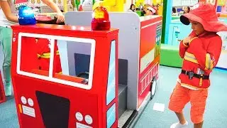 Vlad and Mama pretend play profession at the game center for kids