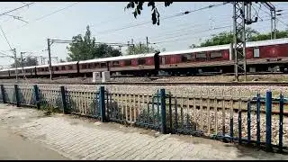 The VVIP Maharaja President Express Crossing Tundla Junction led by WAP-7 Twins | Jhinjhak Kanpur