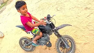Chiki bike pe dar gayi 😂