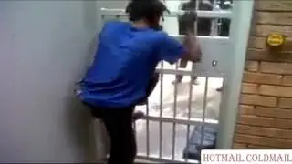 HOW TO ESCAPE A JAIL CELL —  IN LESS THAN 30 SECONDS — REAL LIFE IMPOSSIBLE PRISON ESCAPE