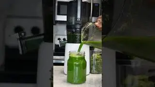EAT YOUR GREENS 🌱  #greenjuice #juicing #healthandwellness #healthyliving
