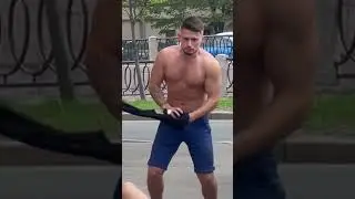 Зачем он снял майку?😅 