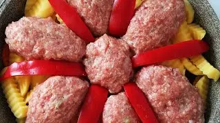 Просто закладываю продукты в одну сковороду и заливаю водой: хоть на обед, хоть на ужин
