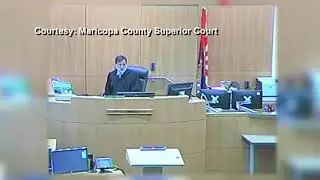 Phoenix : Man punches his own lawyer in court