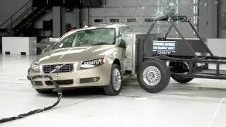 2007 Volvo S80 side IIHS crash test