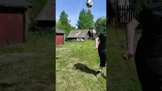 Футбольный финт от  Олег #btr52 #финт #нашелето #футбол #деревня