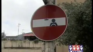 A Sassari i cartelli stradali di Clet Abraham