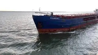 Расходимся с судами на канале