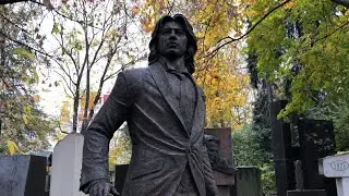 †‎ Могила звезды оперной сцены - Дмитрия Хворостовского на Новодевичьем кладбище. Октябрь 2020г.