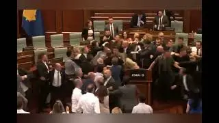 Pancadaria no Parlamento do Kosovo