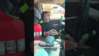 Stranger gives a helping hand and gets surprise gift! 