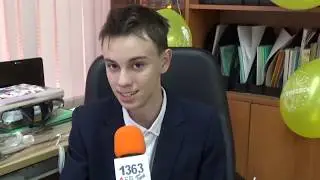 Учителя за партами, ученики ведут уроки