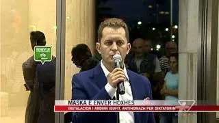 Maska e Enver Hoxhes - News, Lajme - Vizion Plus