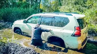 СМЕКАЛКА помогла спасти утопленный TOYOTA PRADO в БОЛОТЕ