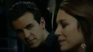 EL BARCO Ainhoa y Ulises escuchando 