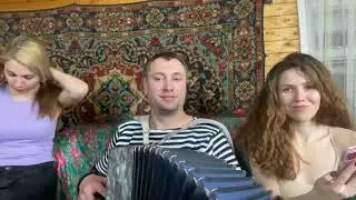 t.A.T.u. - Я сошла с ума, на баяне. Исполняют Семен Жоров, Виктория Чумакова, Валерия Стриганова.