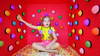 Диана и Рома играют в 100 ЗАГАДОЧНЫХ КНОПОК Челлендж