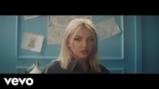 Julia Michaels - 17